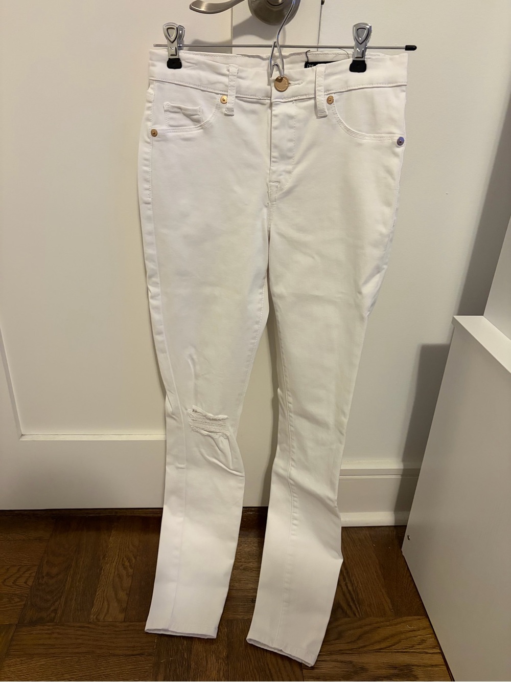 Blank NYC White Skinny Jeans with Subtle Distress